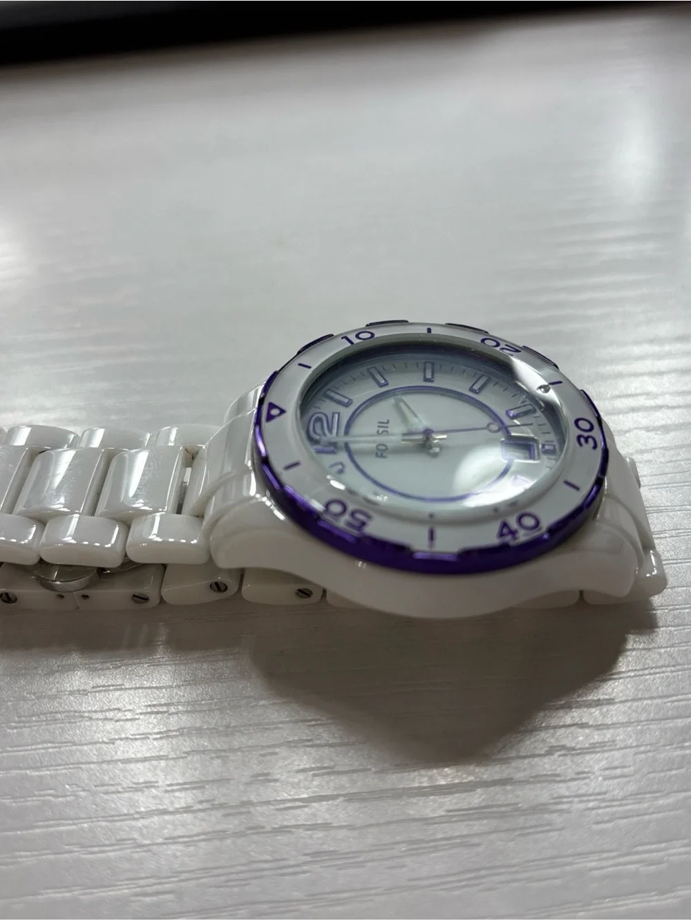 Fossil Ladies Watch White Ceramic W/Purple Tone FB-01 5ATM  CE1050 Needs Battery